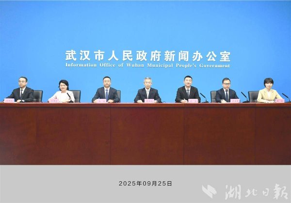 KB资产 23台花车上街巡游、IP表演空降！官方“整活”带你玩转武汉